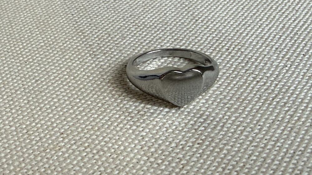 Shashi Heart Silver Tone Ring Size 6 New